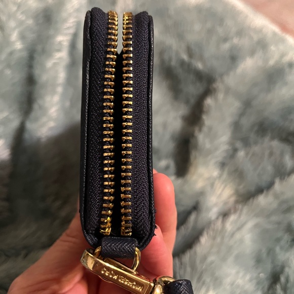 Micheal Kors Like New, Navy wallet/wristlet - Picture 6 of 9